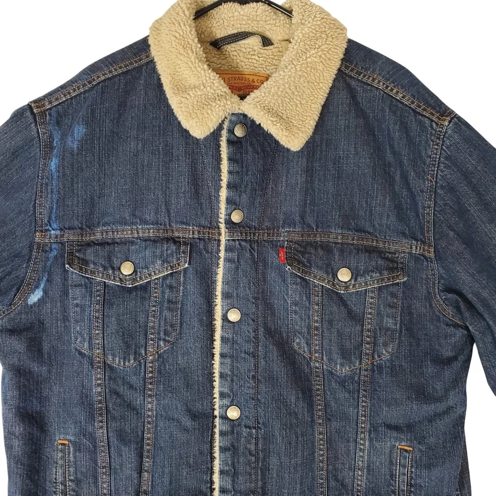 Levis Mens Sherpa Lined Denim Trucker Jacket XL Dark Wash 70520 Blue Stain